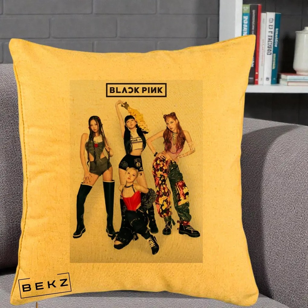 Perna Personalizata K-pop BLACKPINK Fotografie Grup Tinute Edgy, 40x40 cm, Galben, Husa Detasabila, Perna Inclusa, BEKZ®
