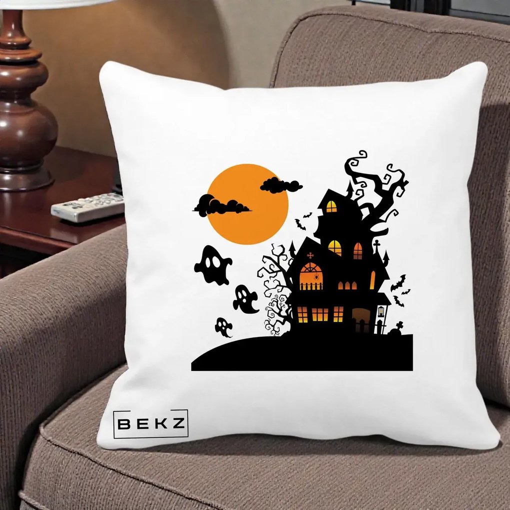 Perna Decorativa Halloween Casa Bantuita cu Fantome, 40x40 cm, Alba Mata, Husa Detasabila, Perna Inclusa, BEKZ®