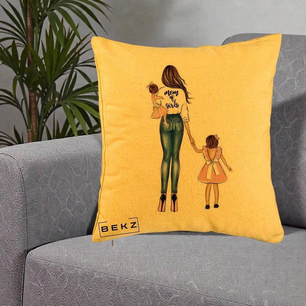 Cadou pentru Mama - Perna Personalizata Mom of Girls Mama cu Fetele, 40x40 cm, Galben, Husa Detasabila, Perna Inclusa, BEKZ®