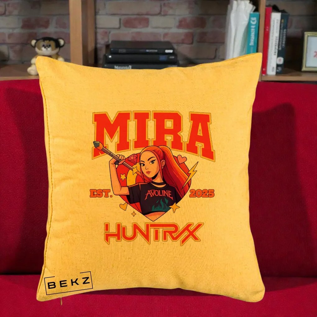 Perna Personalizata K-pop HUNTRX Mira Personaj Avoline, 40x40 cm, Galben, Husa Detasabila, Perna Inclusa, BEKZ®