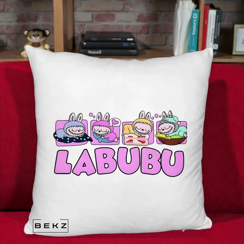 Perna Personalizata Labubu Sleeping Quad, 40x40 cm, Alb Pufos, Husa Detasabila, Perna Inclusa, BEKZ®