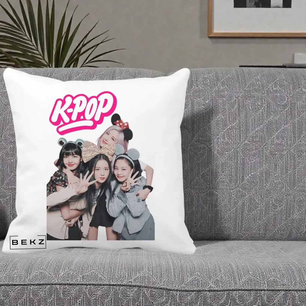 Perna Personalizata BLACKPINK K-Pop Grup Pozitii Amuzante, 40x40 cm, Alba Mata, Husa Detasabila, Perna Inclusa, BEKZ®