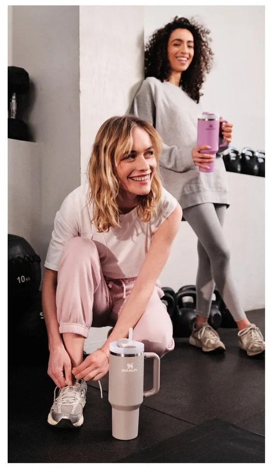 Termos gri deschis cu pai din oțel inoxidabil 1,18 l Quencher H2.0 FlowState Tumbler Ash – Stanley