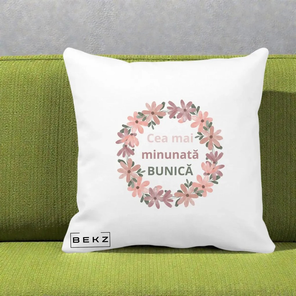 Cadou pentru Bunica - Perna Personalizata Cea Mai Minunata Bunica Coronita Flori Roz, 40x40 cm, Alba Mata, Husa Detasabila, Perna Inclusa, BEKZ®