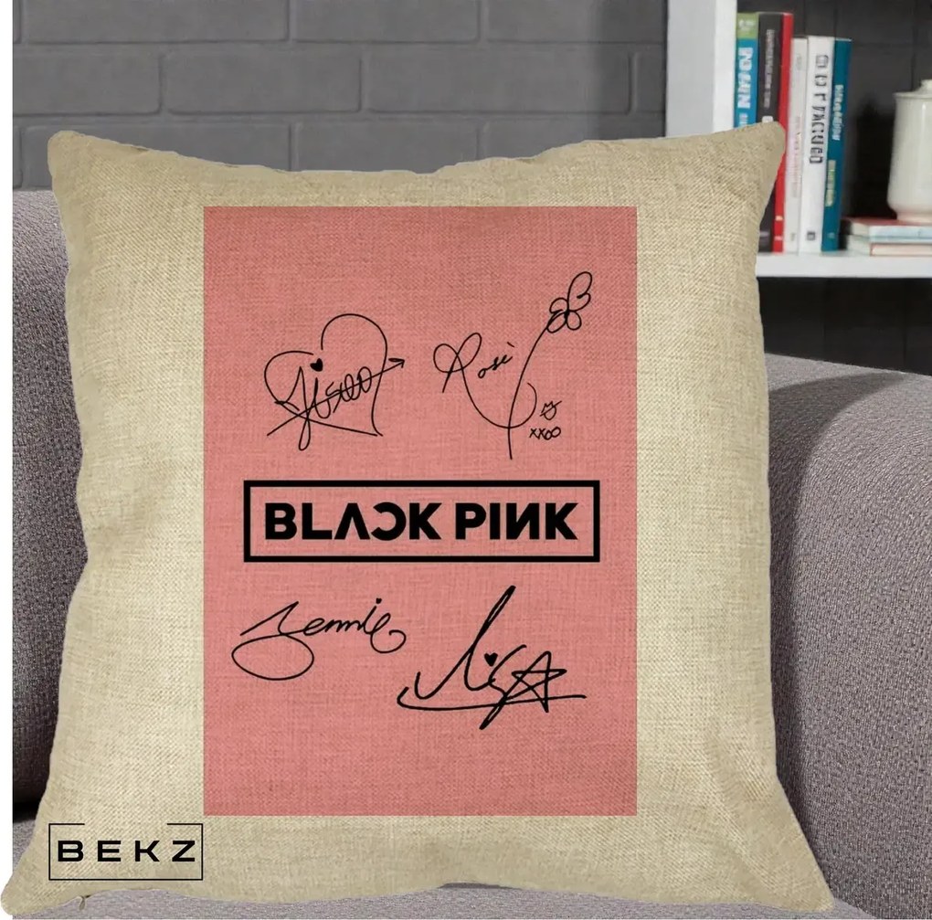 Perna Personalizata K-pop BLACKPINK Semnaturi Roz, 40x40 cm, Crem, Husa Detasabila, Perna Inclusa, BEKZ®