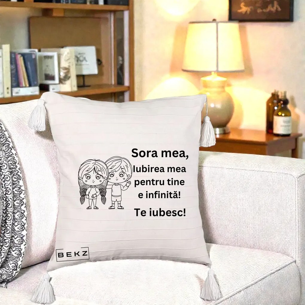 Cadou pentru Sora - Perna Personalizata Sora Mea Te Iubesc Copii Anime Line Art, 40x40 cm, Bej cu Franjuri, Husa Detasabila, Perna Inclusa, BEKZ®