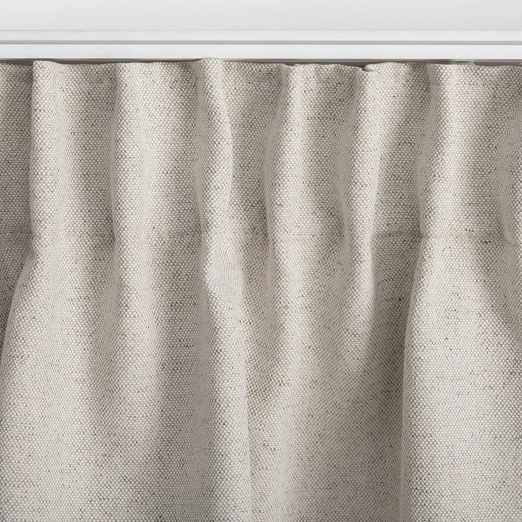 Perdea cu bandă de pliuri