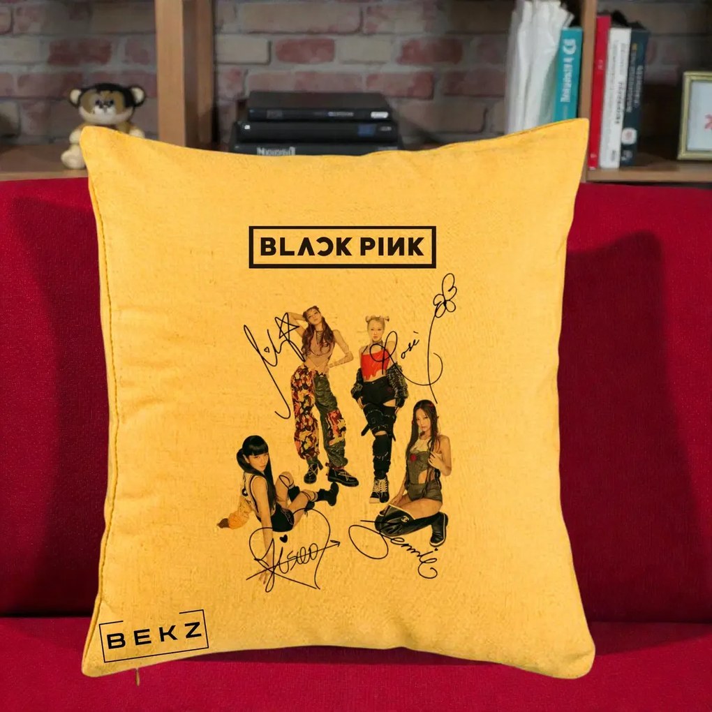Perna Personalizata K-pop BLACKPINK Fotografie Grup Autografe Toate Membre, 40x40 cm, Galben, Husa Detasabila, Perna Inclusa, BEKZ®