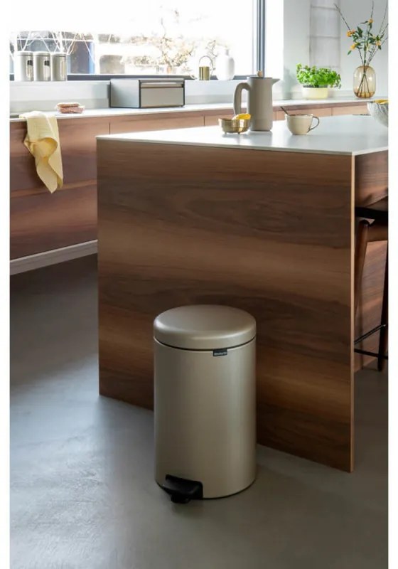 Cos de gunoi cu pedala Brabantia NewIcon 1003205, 20 L, Inchidere lina, Baza antiderapanta, Auriu metalic