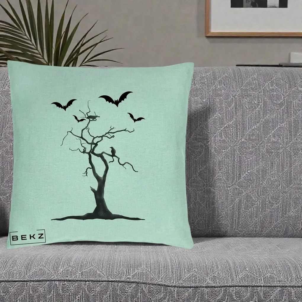 Perna Decorativa Halloween Copac cu Lilieci Alb-Negru, 40x40 cm, Verde Menta, Husa Detasabila, Perna Inclusa, BEKZ®