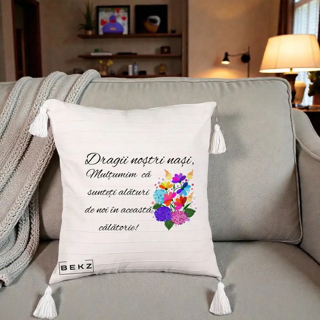 Cadou pentru Nasi - Perna Personalizata Dragii Nostri Nasi Multumim cu Flori Multicolore, 40x40 cm, Bej cu Franjuri, Husa Detasabila, Perna Inclusa, BEKZ®