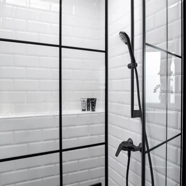 WENKO 24924100 - Cap de duș 11x11 cm cu sistem de economisire a apei, negru