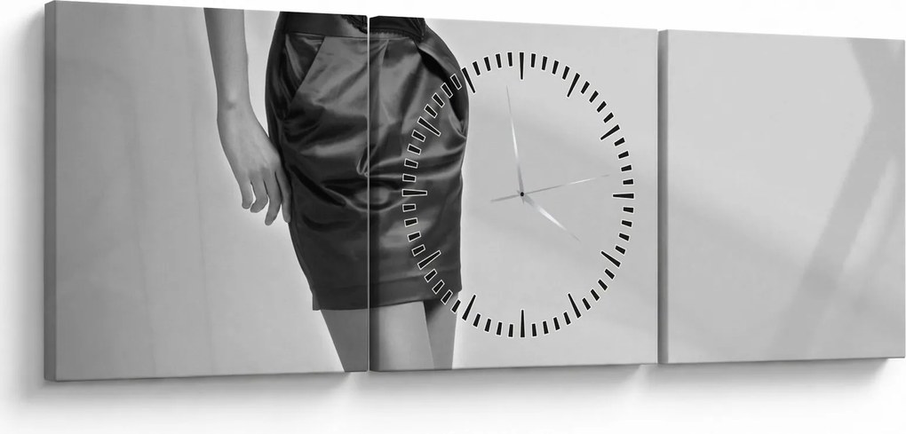 Tablou - Femeie într-o rochie scurtă (cu ceas) (90x30 cm)