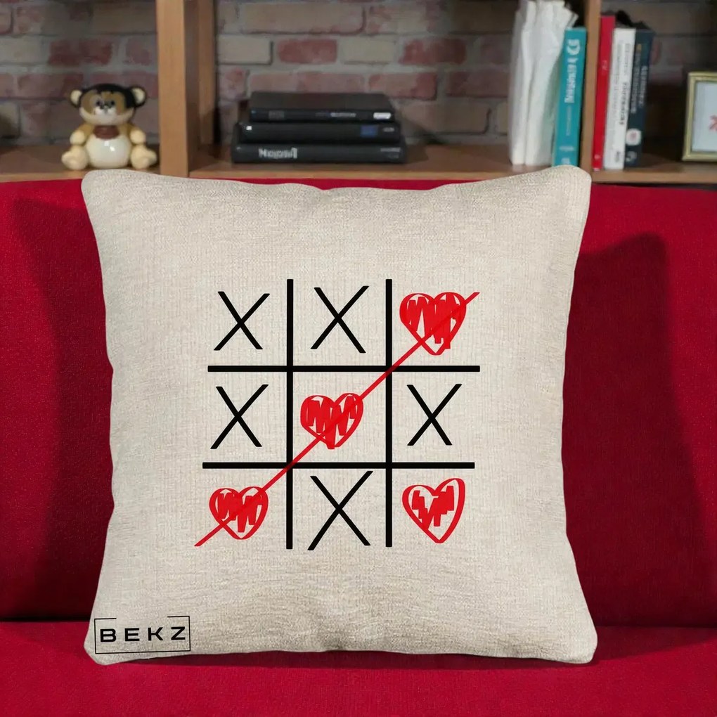 Cadou Romantic - Perna Personalizata Love Joc X si Inima cu Castigator Iubire, 40x40 cm, Bej Canapea, Husa Detasabila, Perna Inclusa, BEKZ®