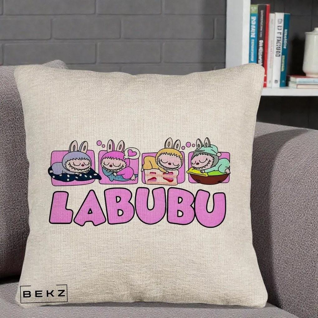 Perna Personalizata Labubu Sleeping Quad, 40x40 cm, Bej Canapea, Husa Detasabila, Perna Inclusa, BEKZ®