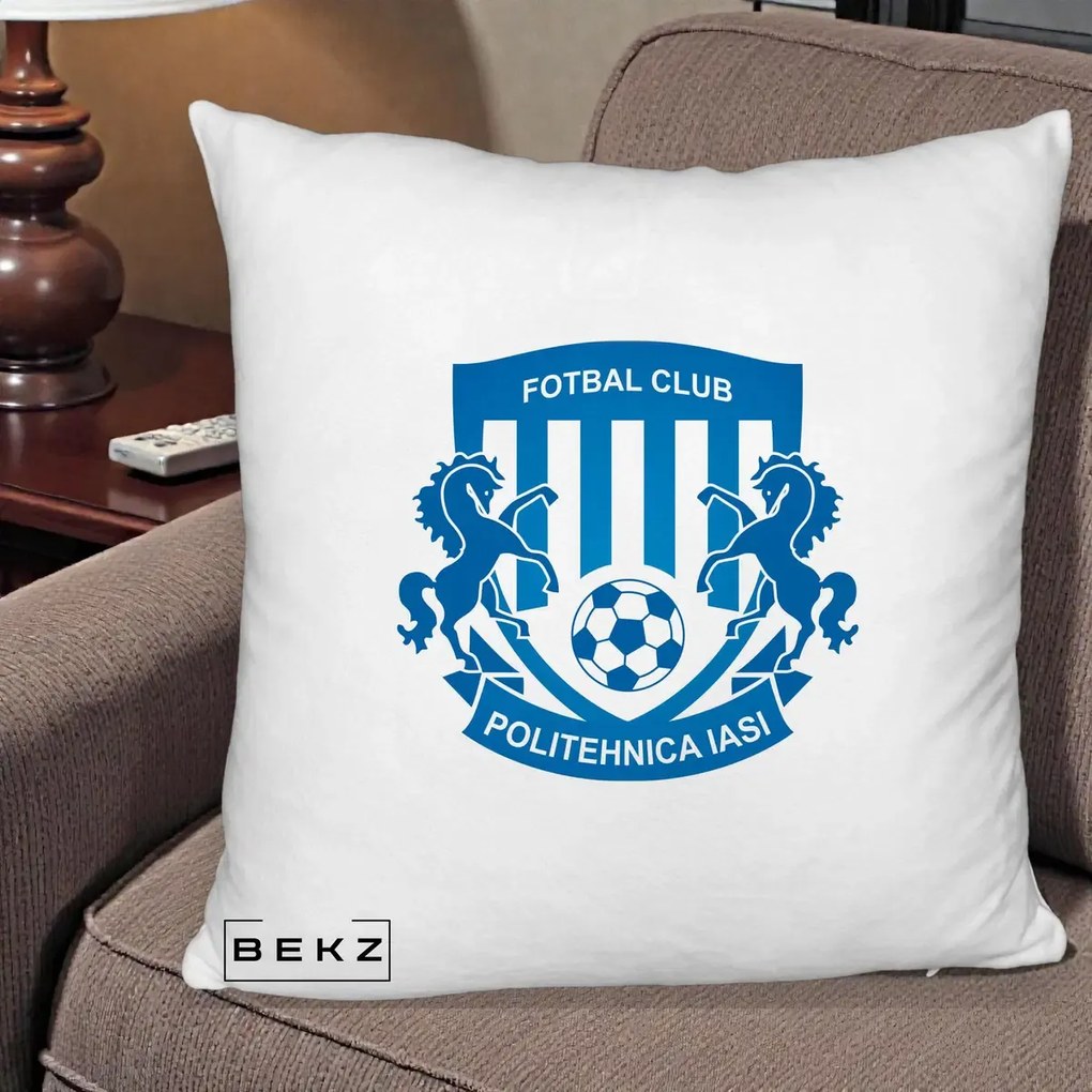 Perna Personalizata FC Politehnica Iasi Fotbal, 40x40 cm, Alb Pufos, Husa Detasabila, Perna Inclusa, BEKZ®