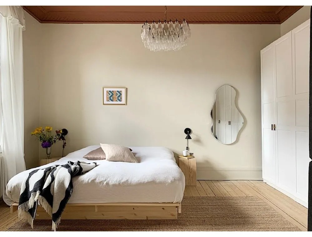 Pat matrimonial în culoare naturală din lemn masiv de pin cu spațiu de depozitare și somieră 140x200 cm Kanso – Karup Design