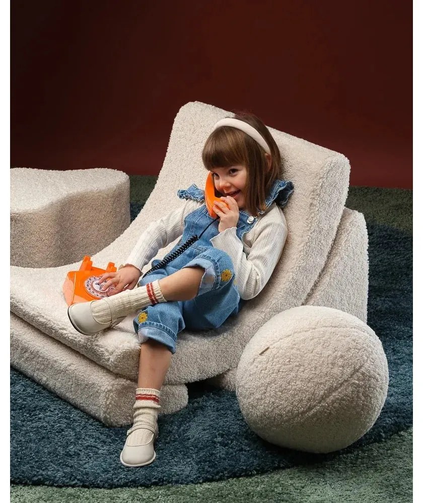 Pernă decorativă pentru copii crem cu tapițerie din țesătură bouclé Ball – Wigiwama