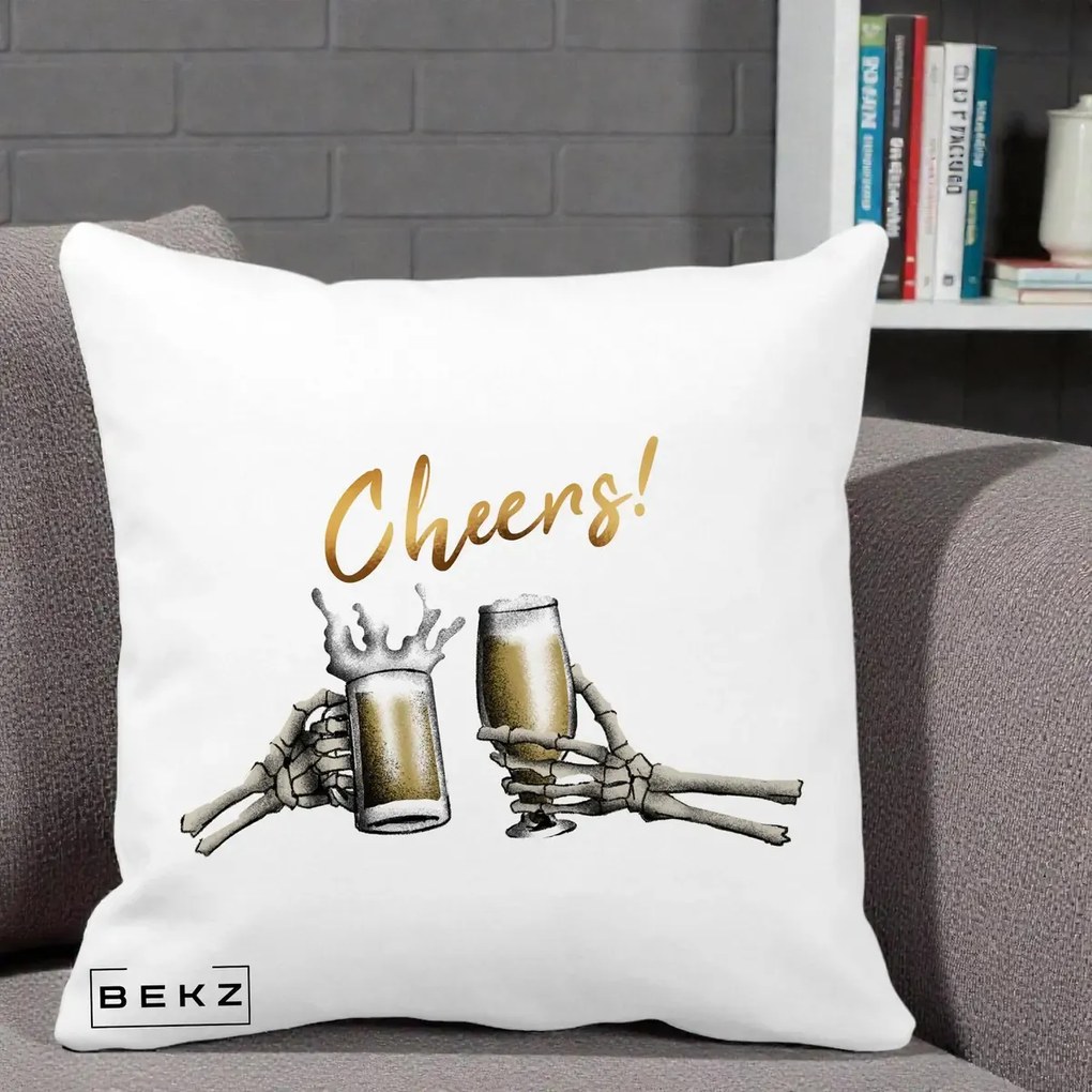 Perna Decorativa Halloween Cheers Schelete cu Bere, 40x40 cm, Alba Mata, Husa Detasabila, Perna Inclusa, BEKZ®