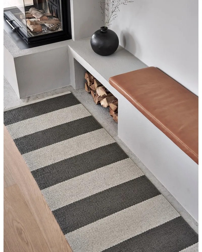 Covor tip traversă pentru interior și exterior gri antracit/crem 70x300 cm Bob Charcoal Linen – Pappelina