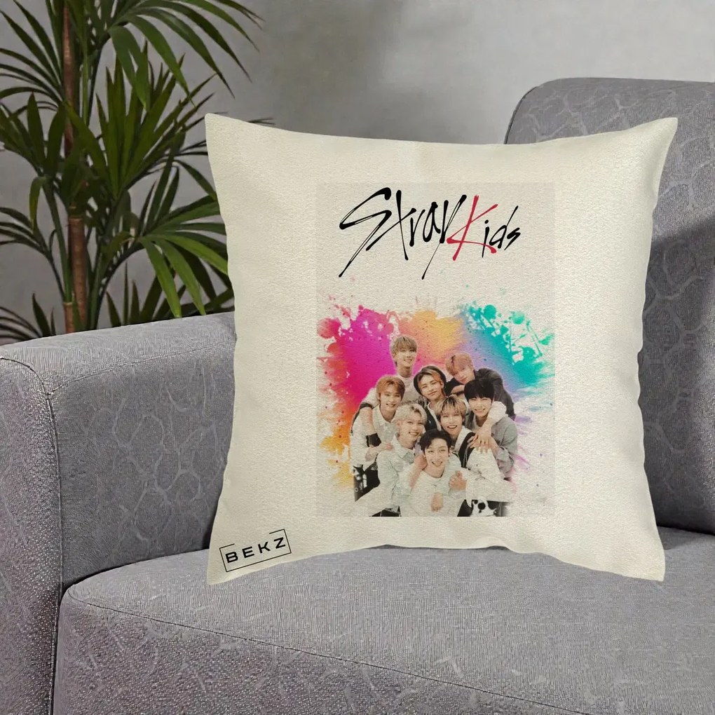 Perna Personalizata K-pop Stray Kids cu Splash Multicolor, 40x40 cm, Ecru, Husa Detasabila, Perna Inclusa, BEKZ®