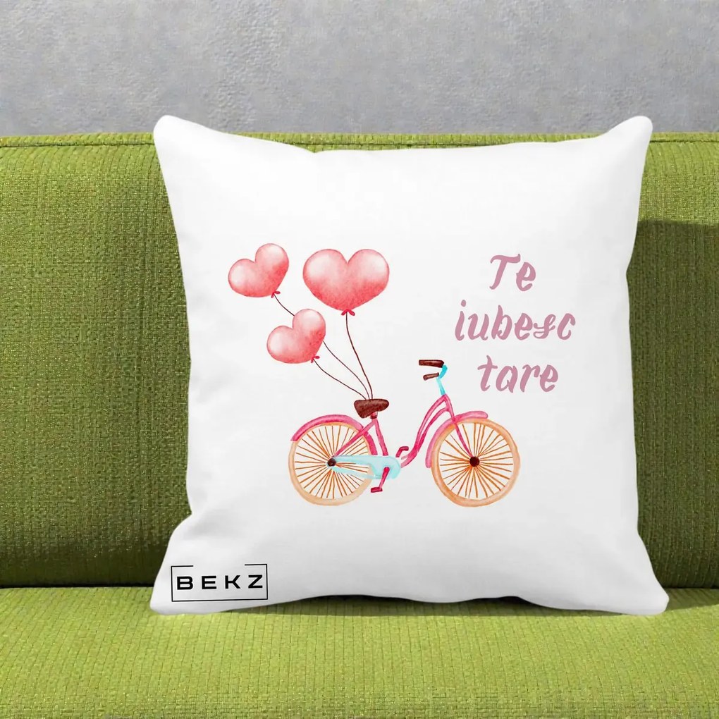 Perna Decorativa Te Iubesc Tare cu Bicicleta Roz si Baloane Inima, 40x40 cm, Alba Mata, Husa Detasabila, Perna Inclusa, BEKZ®