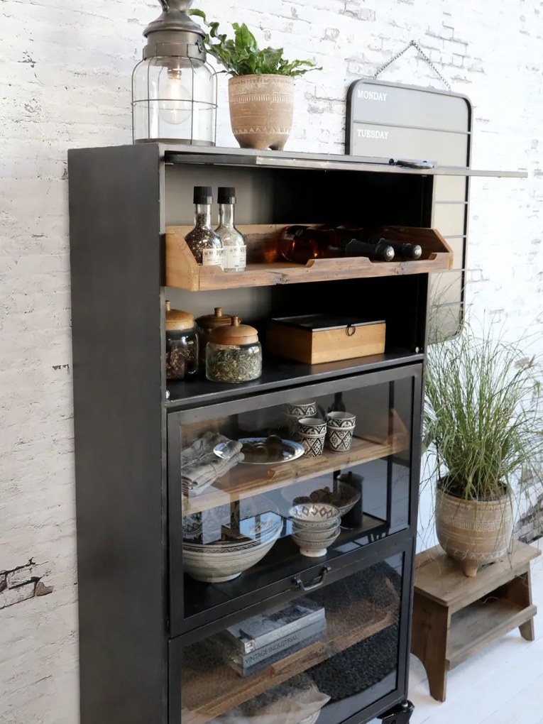 Vitrina din lemn masiv, cu 3 rafturi, aspect rustic