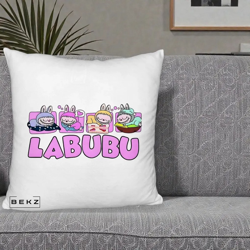 Perna Personalizata Labubu Sleeping Quad, 40x40 cm, Alb Pufos, Husa Detasabila, Perna Inclusa, BEKZ®