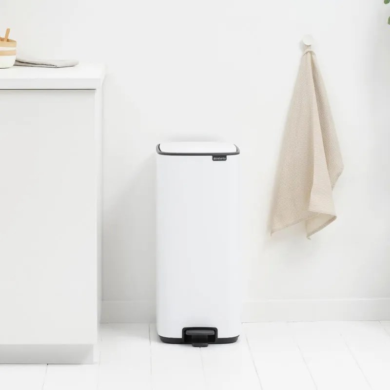 Cos de gunoi Brabantia Bo Pedal 1010120, 30 l, Inchidere usoara, Baza antiderapanta, Alb