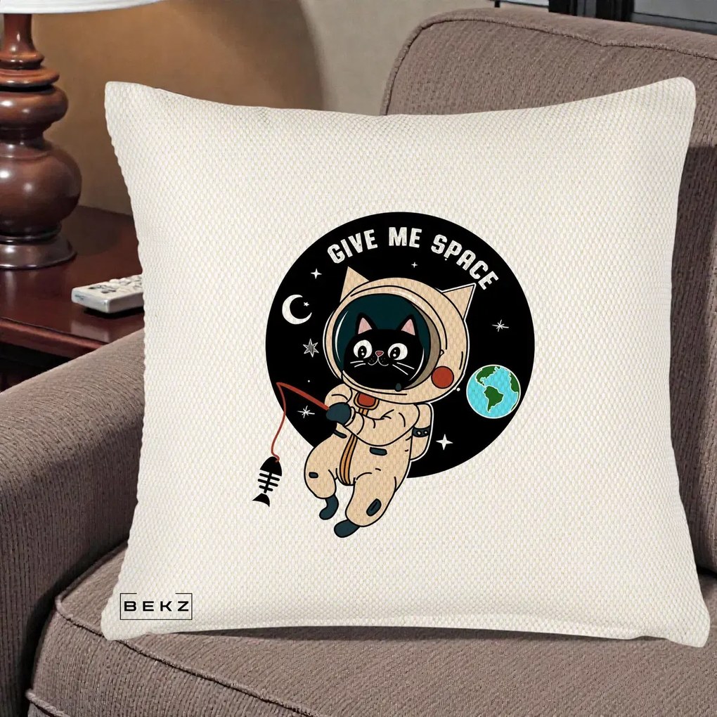 Perna Decorativa Give Me Space Pisica Astronaut, 40x40 cm, Crem Reliefat, Husa Detasabila, Perna Inclusa, BEKZ®