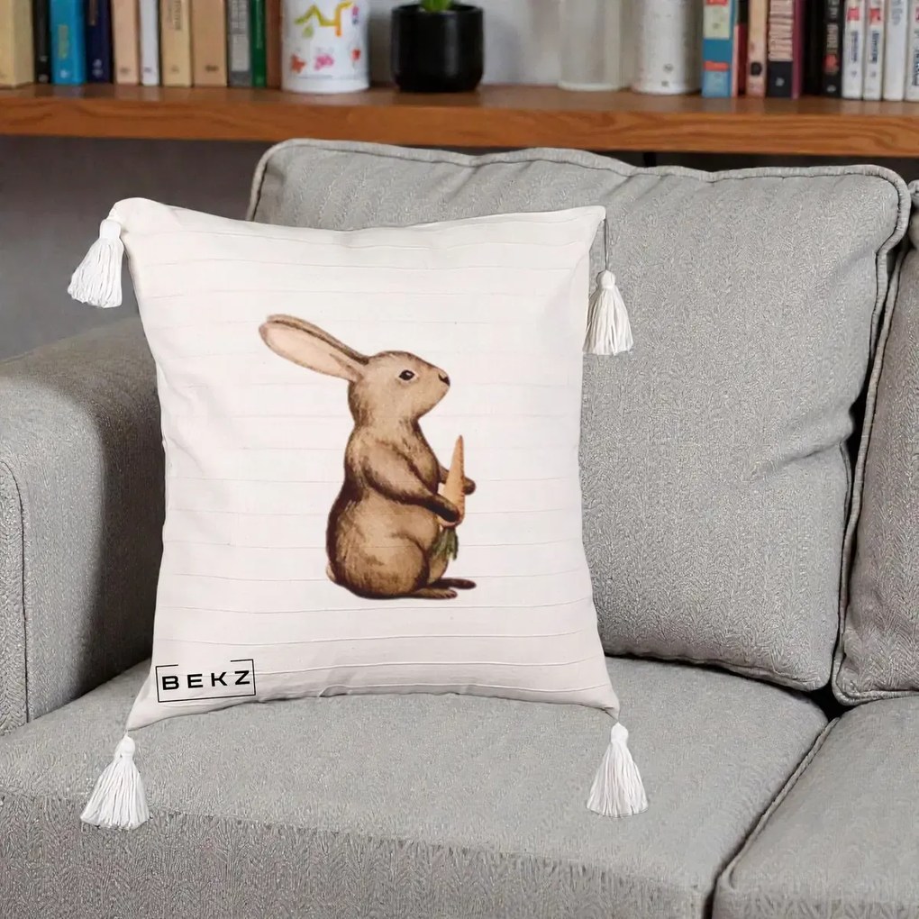 Perna Decorativa Iepuras Acuarela cu Morcov, 40x40 cm, Bej cu Franjuri, Husa Detasabila, Perna Inclusa, BEKZ®