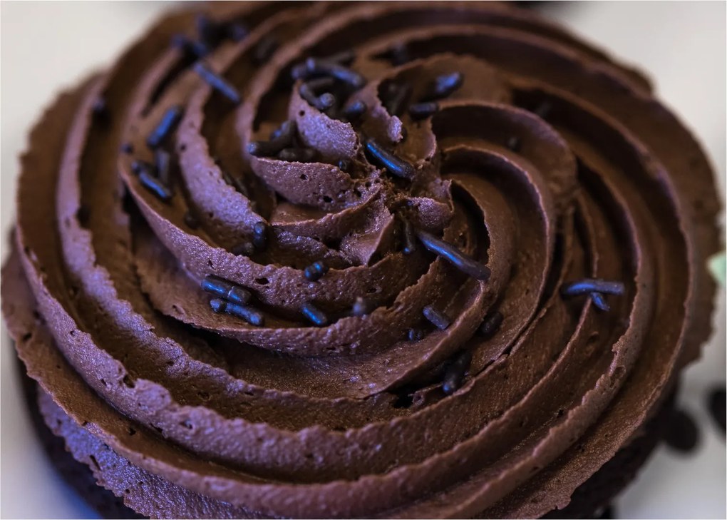 Tablou pe sticlă - Cupcake din ciocolată (70x50 cm)