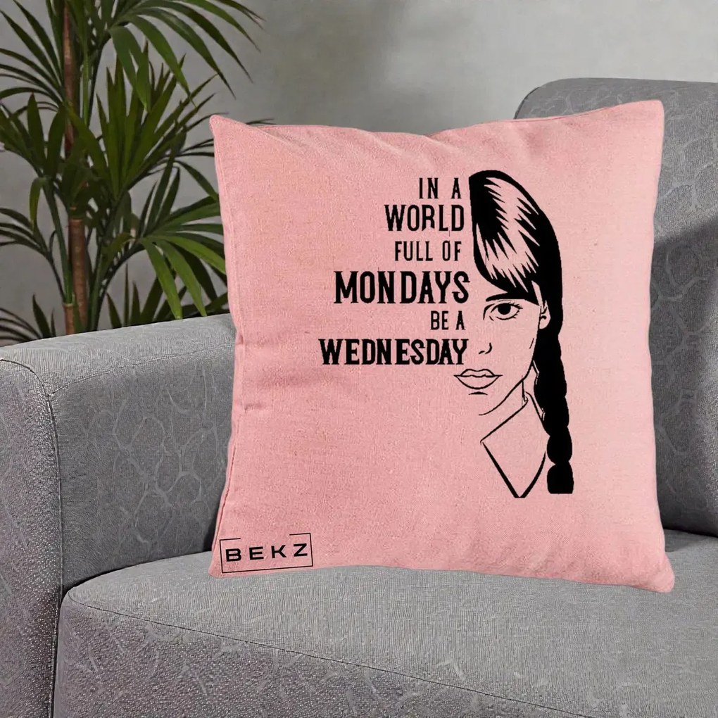 Perna Personalizata Wednesday Be a Wednesday, 40x40 cm, Roz, Husa Detasabila, Perna Inclusa, BEKZ®