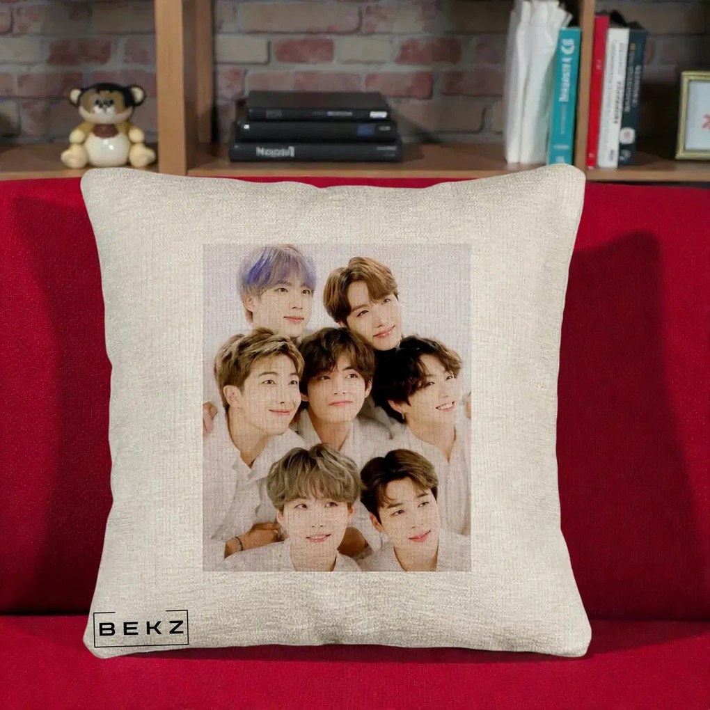 Perna Personalizata K-pop BTS Foto Grup Fete Albe, 40x40 cm, Bej Canapea, Husa Detasabila, Perna Inclusa, BEKZ®