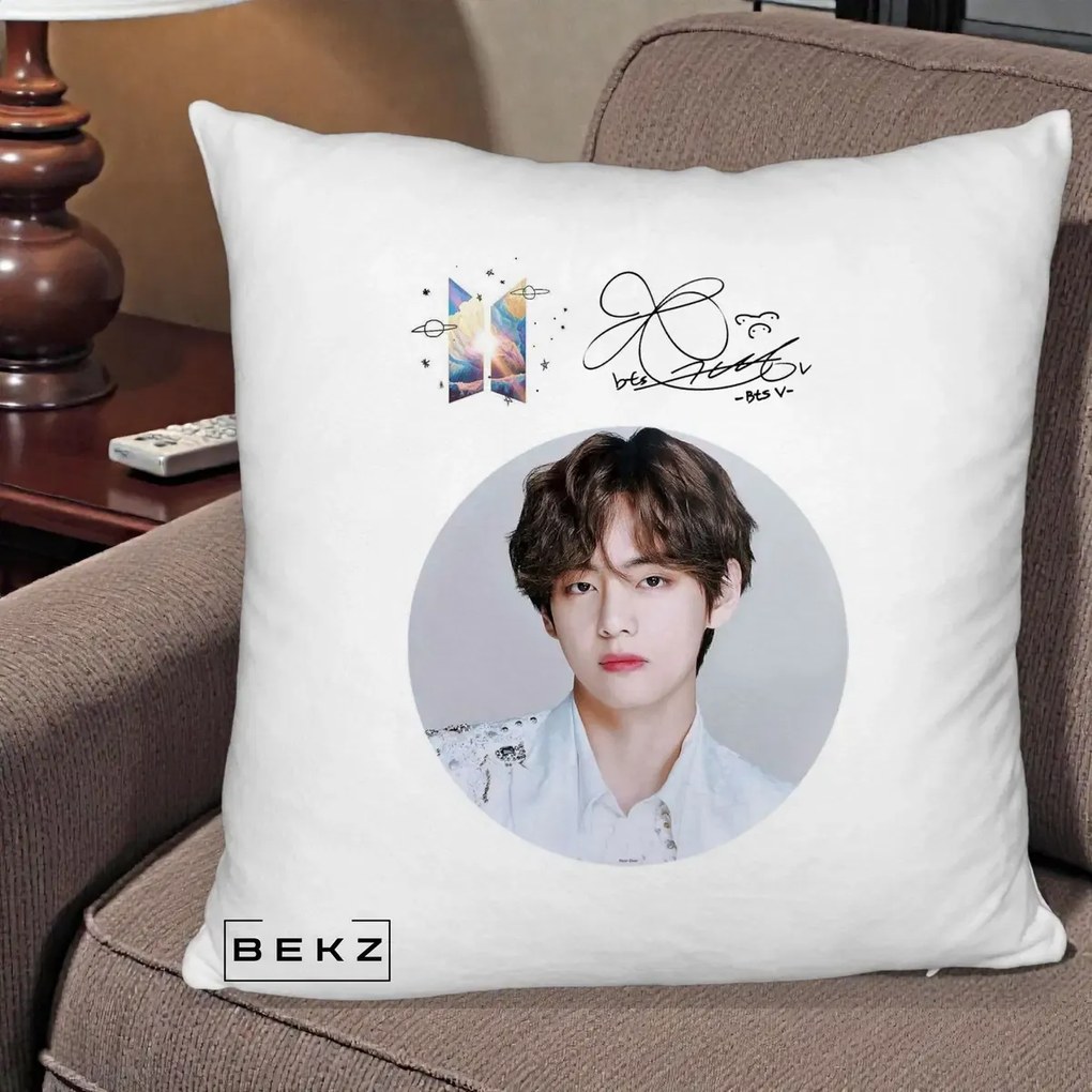 Perna Personalizata K-pop BTS V Taehyung Portret Cerc Autograf, 40x40 cm, Alb Pufos, Husa Detasabila, Perna Inclusa, BEKZ®