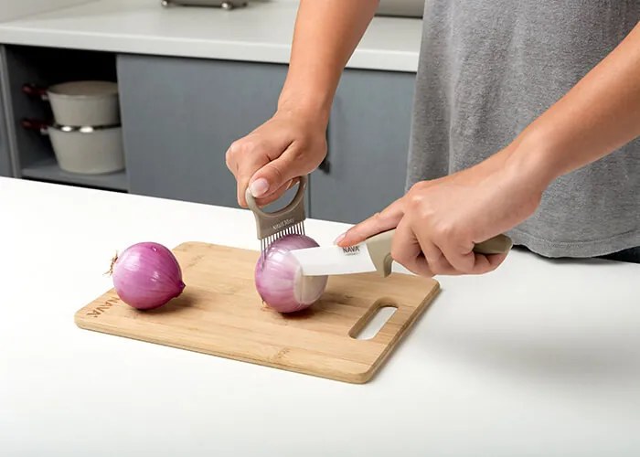 Ustensila din otel inoxidabil pentru taiat ceapa Misty NAVA NV 186 003