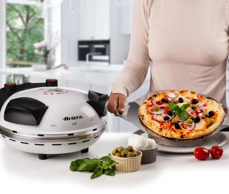 Cuptor electric pentru pizza Ariete "Pizza in 4 minute" 0918/00, 1200W, 32 cm, Pana la 400°C, 5 trepte, Placa de piatra, Acoperire antiaderenta, Alb