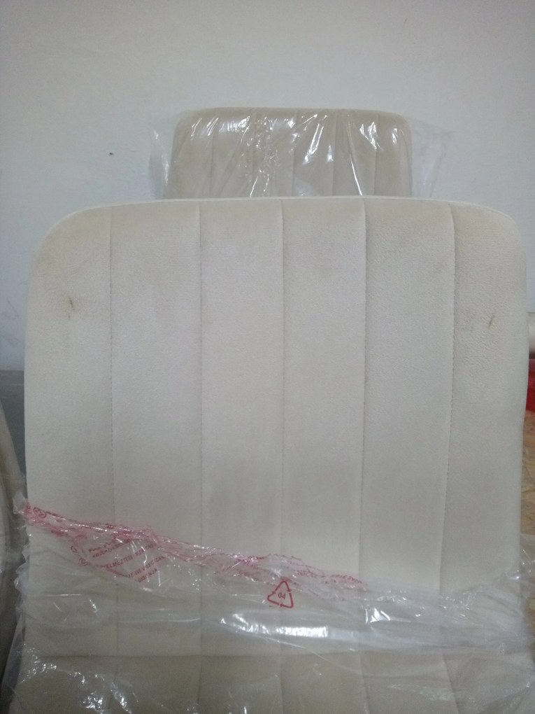OFERTA Scaun din catifea crem LAVA BUTTER CREAM II. calitate secundara