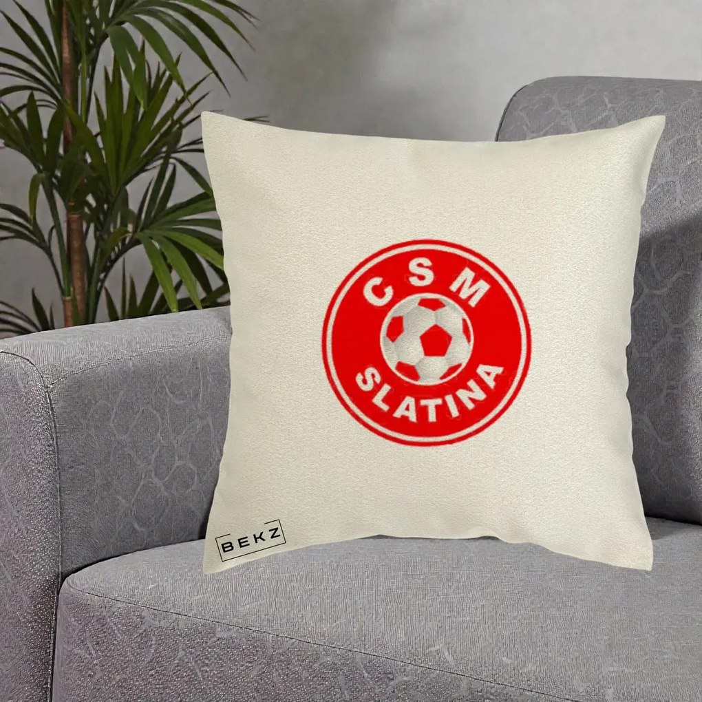 Perna Personalizata CSM Slatina Fotbal, 40x40 cm, Ecru, Husa Detasabila, Perna Inclusa, BEKZ®