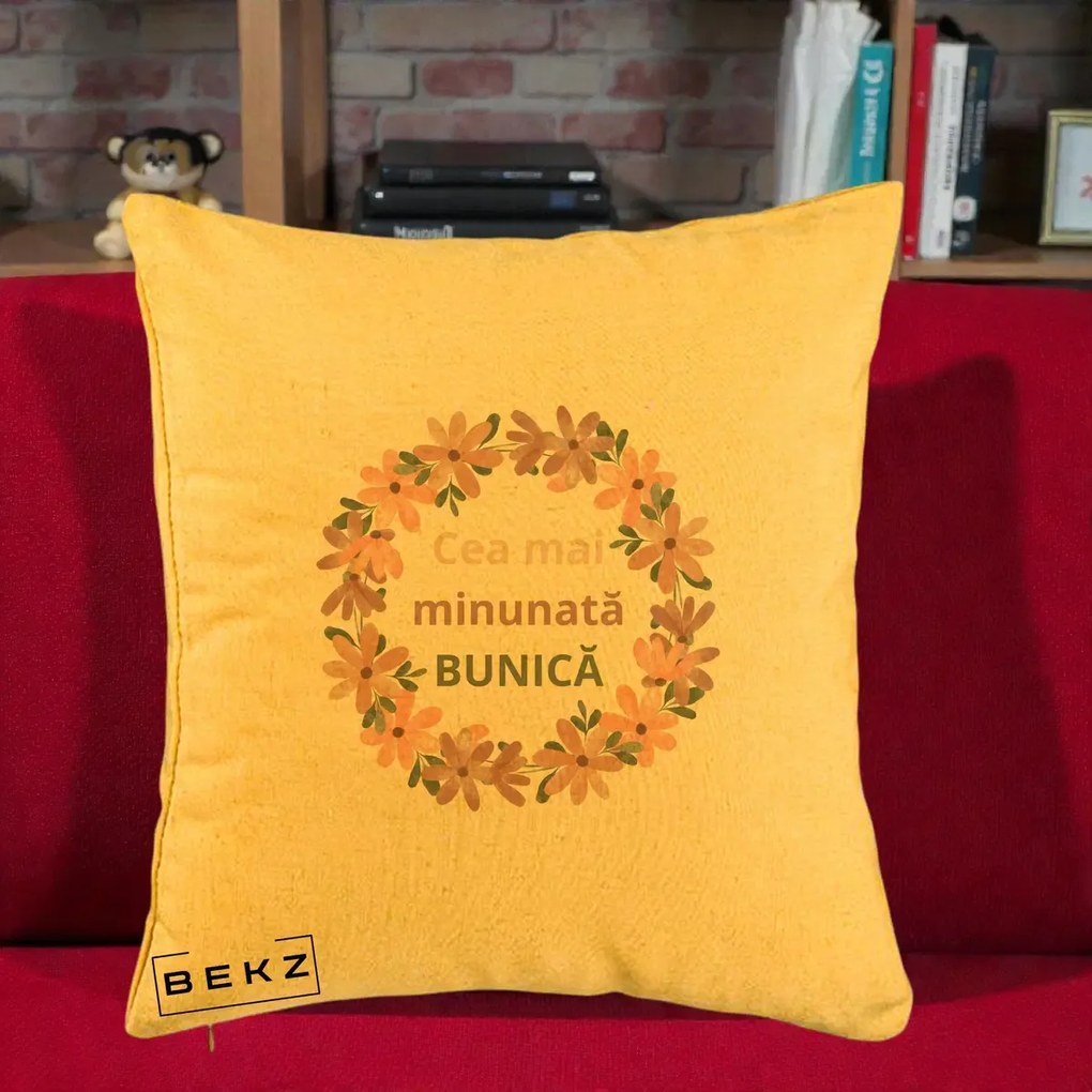 Cadou pentru Bunica - Perna Personalizata Cea Mai Minunata Bunica Coronita Flori Roz, 40x40 cm, Galben, Husa Detasabila, Perna Inclusa, BEKZ®