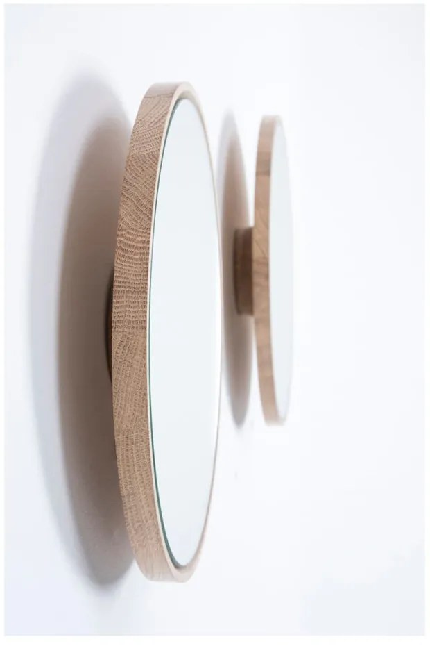 Oglindă de perete cu ramă din lemn masiv de stejar Gazzda Look, ⌀ 32 cm