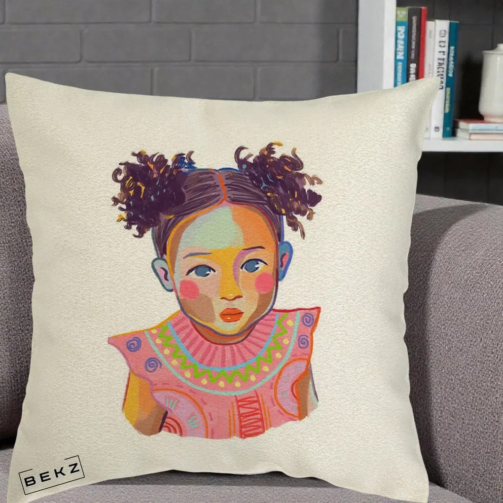 Perna Decorativa Fetita Vesela Portret Colorat, 40x40 cm, Ecru, Husa Detasabila, Perna Inclusa, BEKZ®