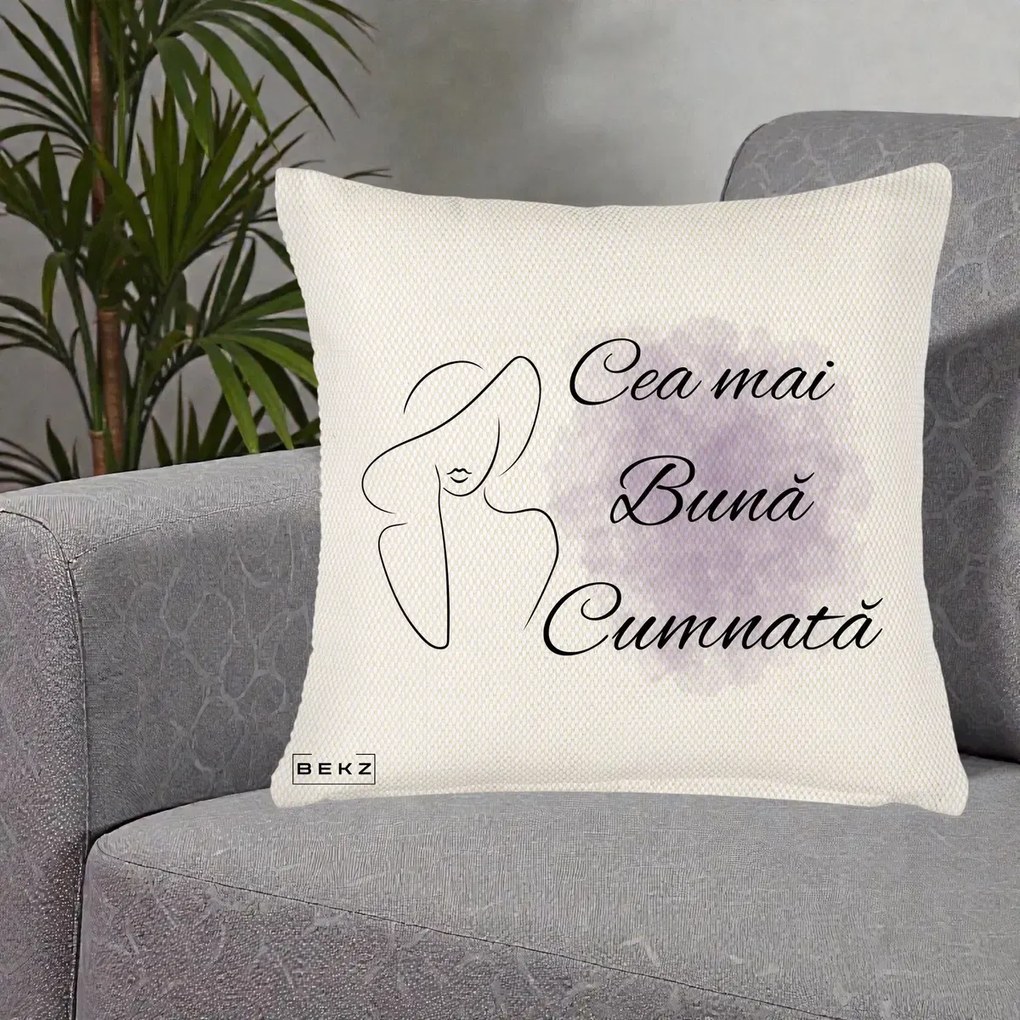 Cadou pentru Cumnata - Perna Personalizata Cea mai Buna Cumnata cu Silueta Dama si Pete Violet, 40x40 cm, Crem Reliefat, Husa Detasabila, Perna Inclusa, BEKZ®