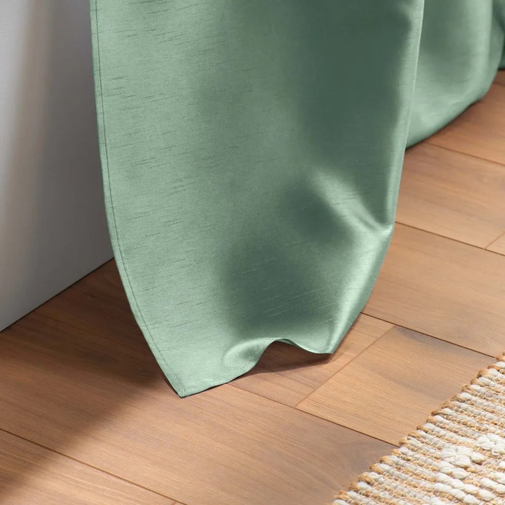Draperie verde din satin 140x240 cm Shana – douceur d'intérieur