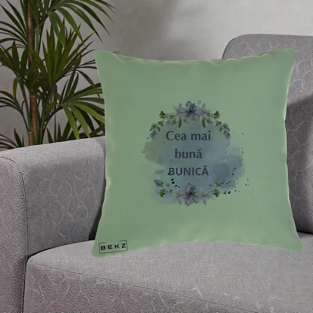 Cadou pentru Bunica - Perna Personalizata Cea Mai Buna Bunica Flori Mov Acuarela Negru, 40x40 cm, Verde, Husa Detasabila, Perna Inclusa, BEKZ®
