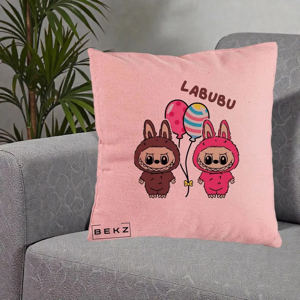 Perna Personalizata Labubu Cuplu cu Baloane, 40x40 cm, Roz, Husa Detasabila, Perna Inclusa, BEKZ®