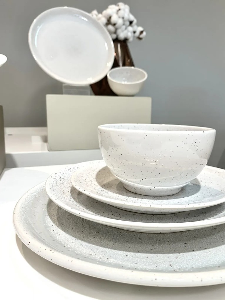 Set Triplu NOVA: Arta in Ceramica cu Picaturi de Visiniu (Farfurie 26cm, Farfurie Mica 20cm Bol)