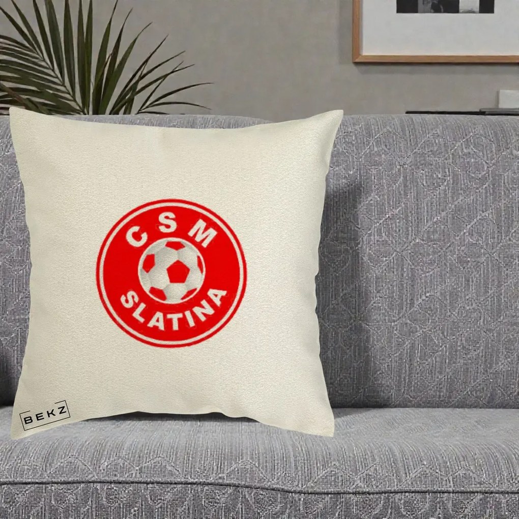Perna Personalizata CSM Slatina Fotbal, 40x40 cm, Ecru, Husa Detasabila, Perna Inclusa, BEKZ®