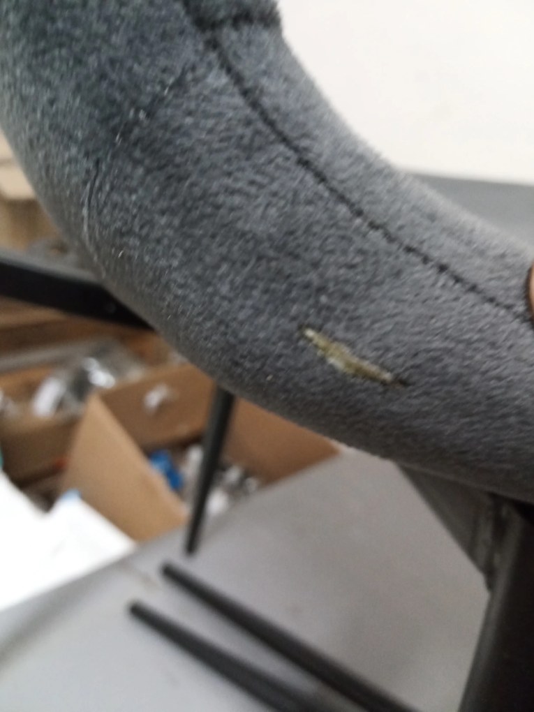 OFERTA Scaun din catifea gri inchis ASTI cu picioare negre categoria a II-a