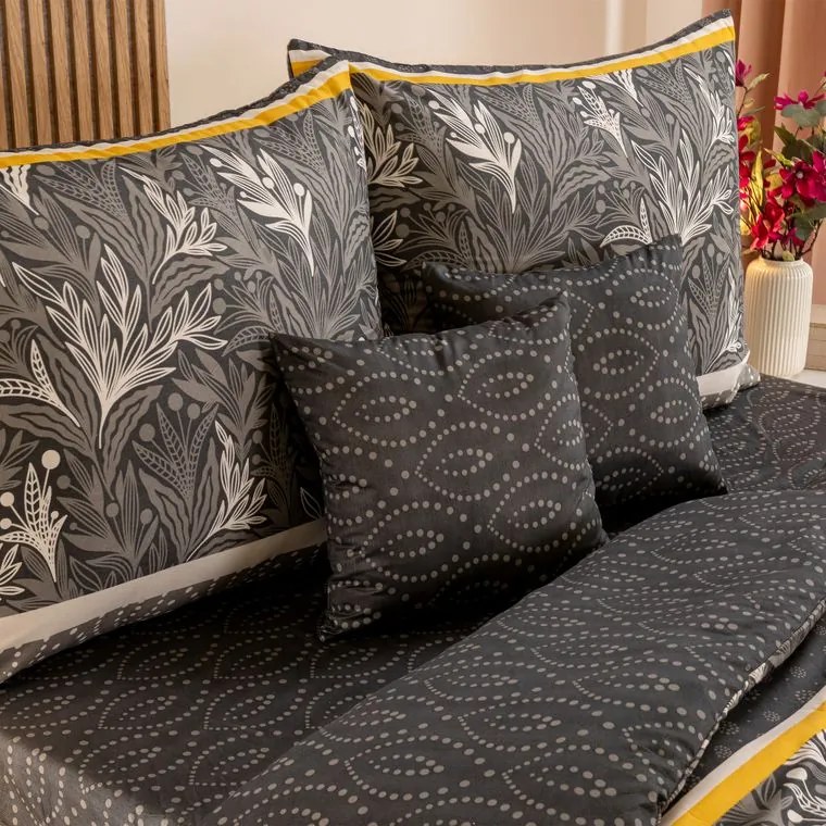 decoDoma Set lenjerii de pat pentru familii din microfibră GRACIOSA maro, cu cearceafuri și fețe de pernuțe